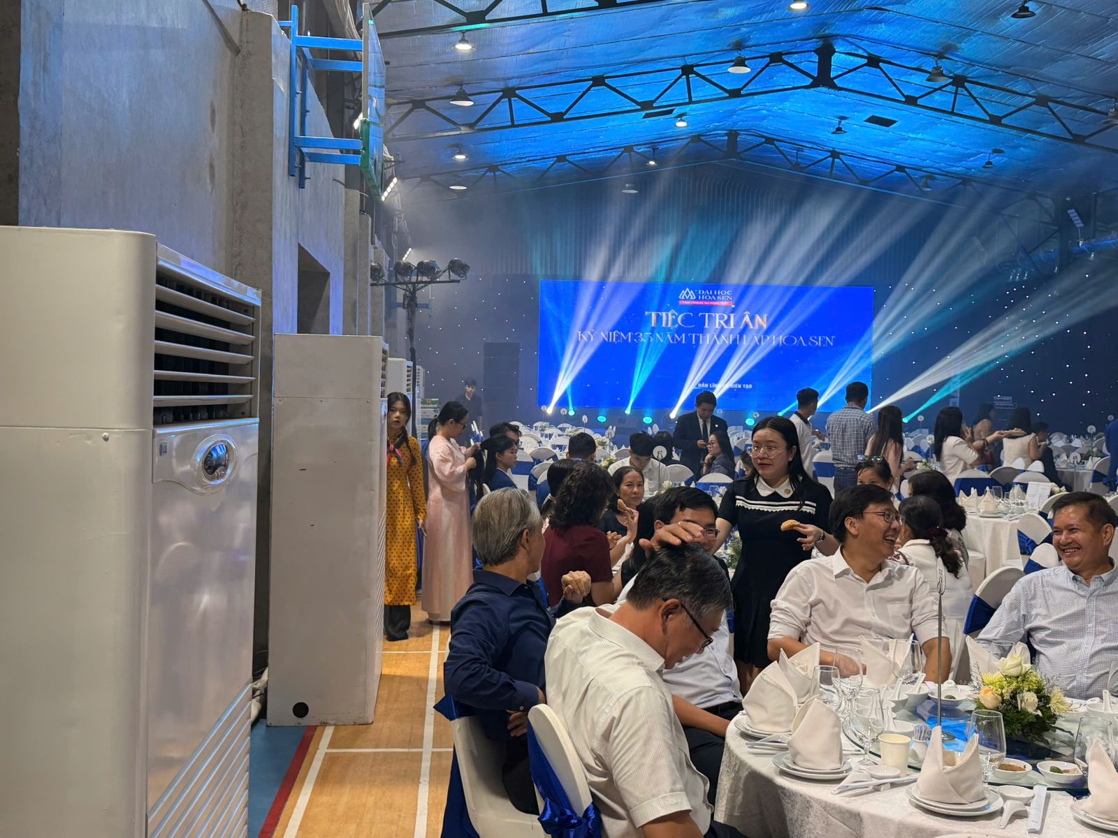 Cho Thuê Máy Lạnh Sự Kiện - Thi Công Tại Tiệc Tri Ân Đại Học Hoa Sen Điện Lạnh Đại Hùng Dũng