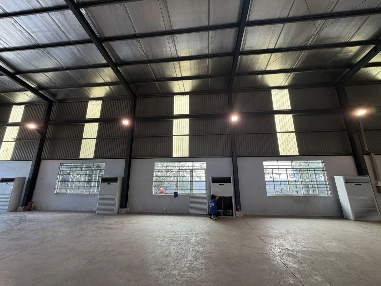 Cho Thuê Máy Lạnh Nhà Xưởng