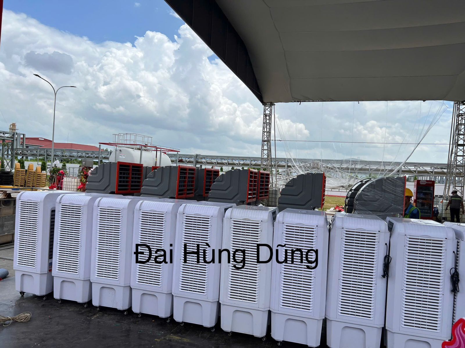 Điện Lạnh Đại Hùng Dũng Cho Thuê Quạt Đứng Công Nghiệp cho sự kiện quy mô lớn