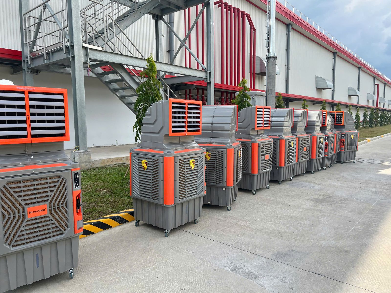 Dàn Máy Thuê Quạt Hơi Nước Nineshield Bọc Màng Bảo Vệ Tại Điện Lạnh Đại Hùng Dũng
