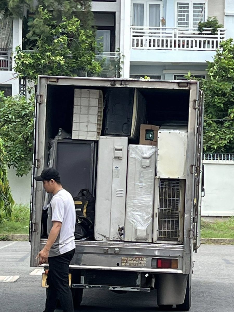 Thu Mua Máy Lạnh Công Nghiệp Cũ Giá Cao Với Lô Máy Treo Tường Dàn Nóng Và Thiết Bị Lưu Kho