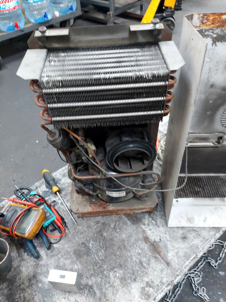 Hiện trường nạp gas R-407C, hút chân không chiller - Sửa Chữa Máy Lạnh Công Nghiệp Điện Lạnh Đại Hùng Dũng
