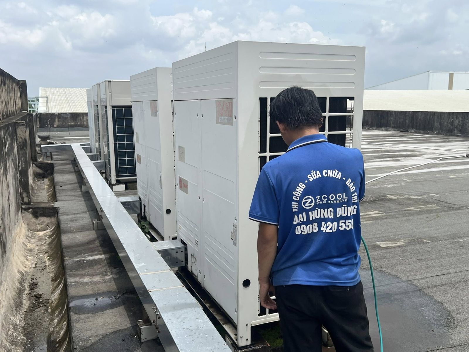 Sửa Máy Lạnh Công Nghiệp hệ thống Daikin tại khu vực nhà máy
