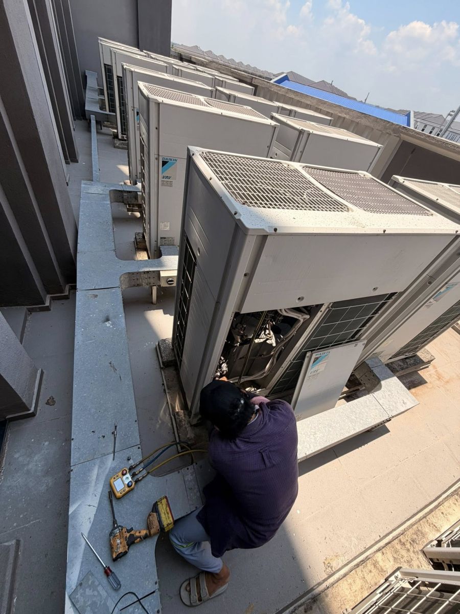 Sửa Máy Lạnh Công Nghiệp KCN Hiệp Phước - Điện Lạnh Đại Hùng Dũng Thao Tác Thực Địa