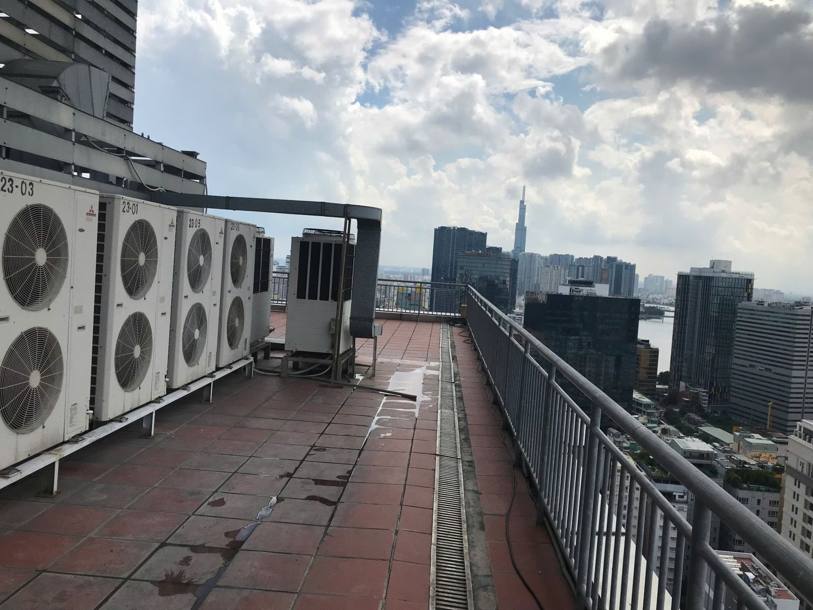 Thanh Lý Máy Lạnh Công Nghiệp Cũ Giá Rẻ - Dàn Nóng Tầng Mái Tòa Nhà Điện Lạnh Đại Hùng Dũng