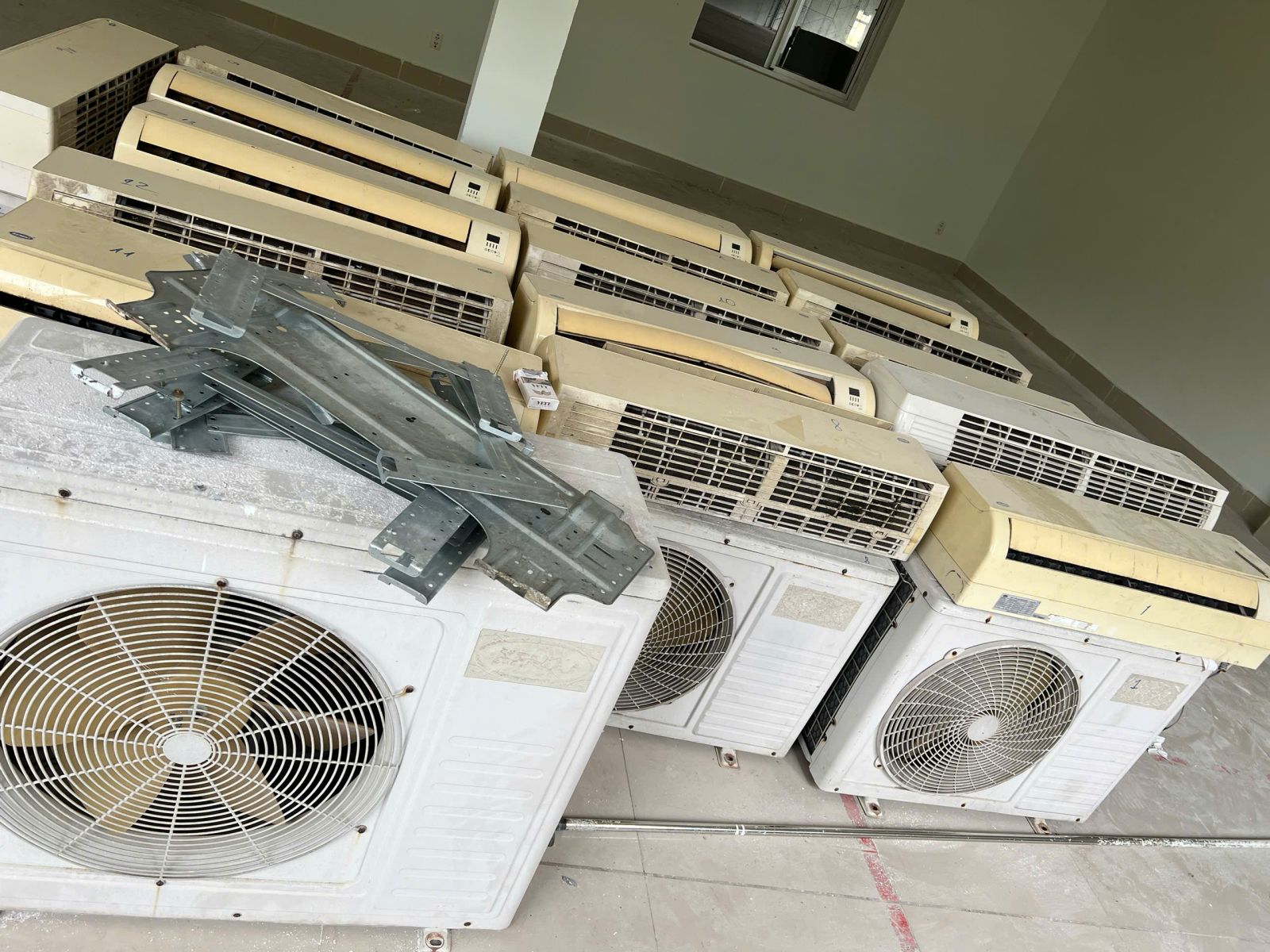 Thanh Lý Máy Lạnh Tủ Đứng Midea Công Nghiệp Bọc Màng PE Bảo Vệ
