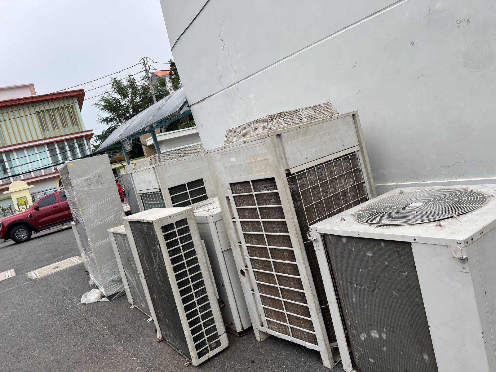 Thu Mua Máy Lạnh Công Nghiệp Cũ số lượng lớn Daikin và máy âm trần