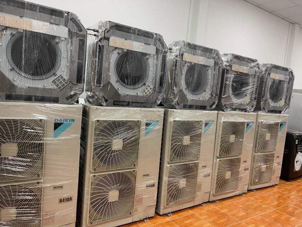 Thu Mua Máy Lạnh Cũ Công Nghiệp - Dãy Máy Lạnh Âm Trần Daikin Bọc Màng Nilon Sạch Sẽ Tại Tổng Kho Điện Lạnh Đại Hùng Dũng